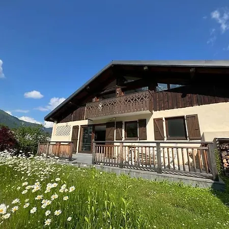 Duplex With Garden Mountain View